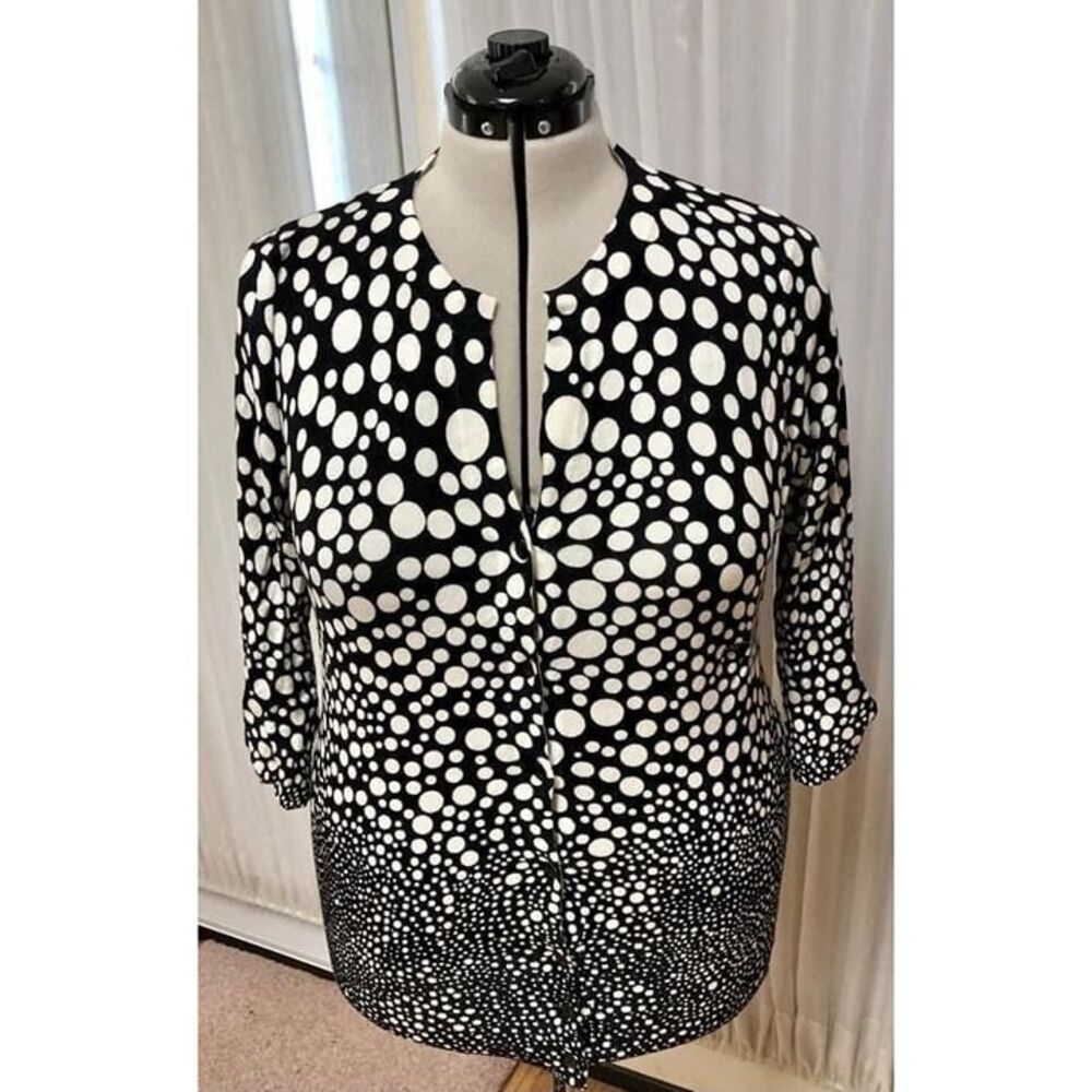 NWT Cyrus women's black and white sweater Size large. New with tags.